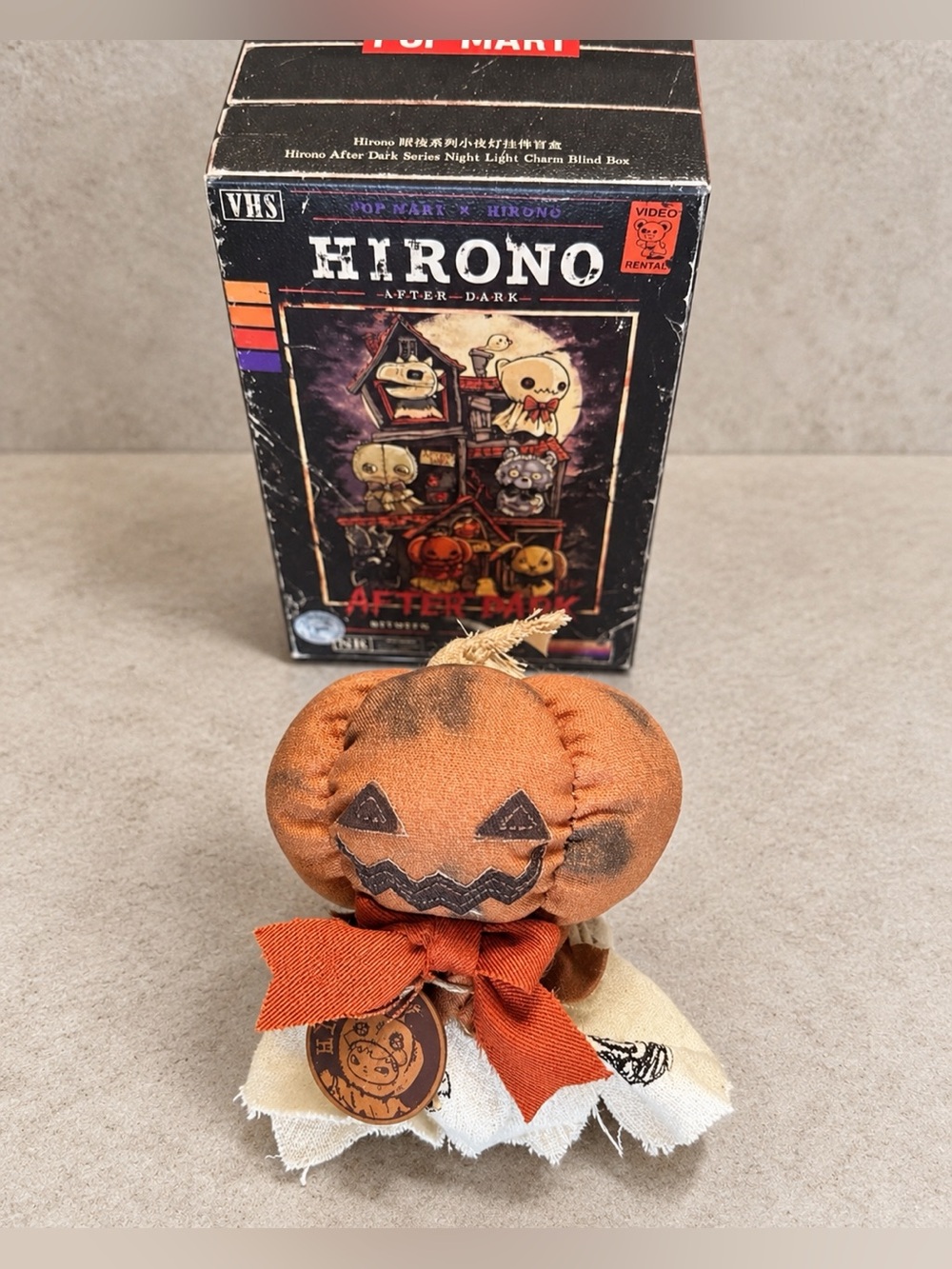 Hirono After Dark “Hollow” (Pumpkin) Night Light Projector Charm (2026)